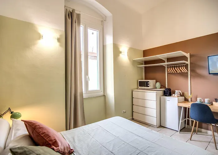 Perla Marina Πανσιόν *